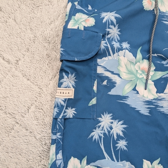 Vissla Shorts Mens 32 Blue Floral Board Swim Surf Cargo Unlined Beach 9” Taper - Picture 2 of 8